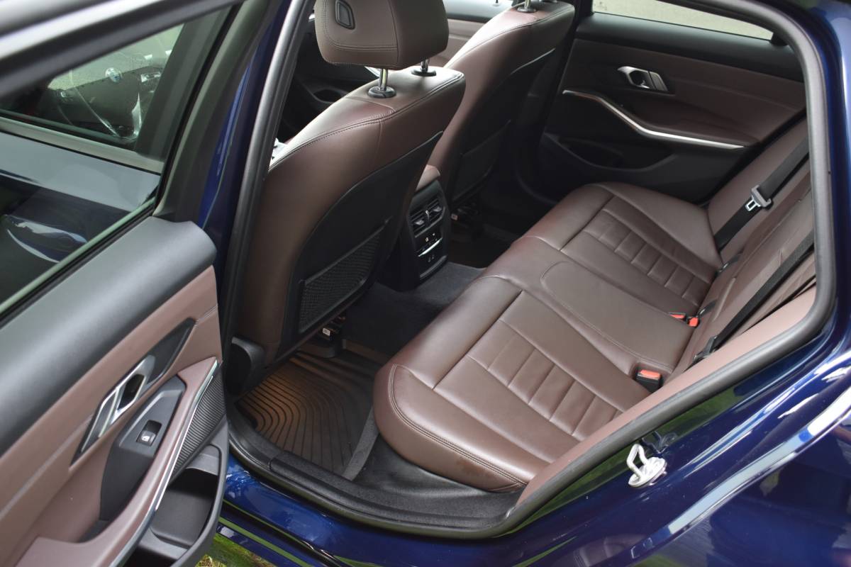 BMW 3 Serie BMW 3-serie Touring 330e Business Edition Plus Plugin-hybride Pano Leder