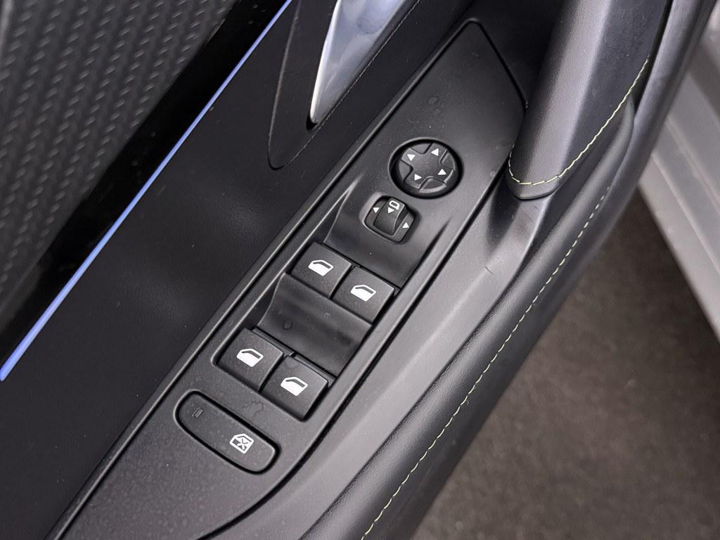 Peugeot 208 Peugeot 208 1.2 Hybrid 145pk e-DCS6 GT 360.Camera/Nav/Led/Ecc Ad.Cruise/Keyless/CarPlay