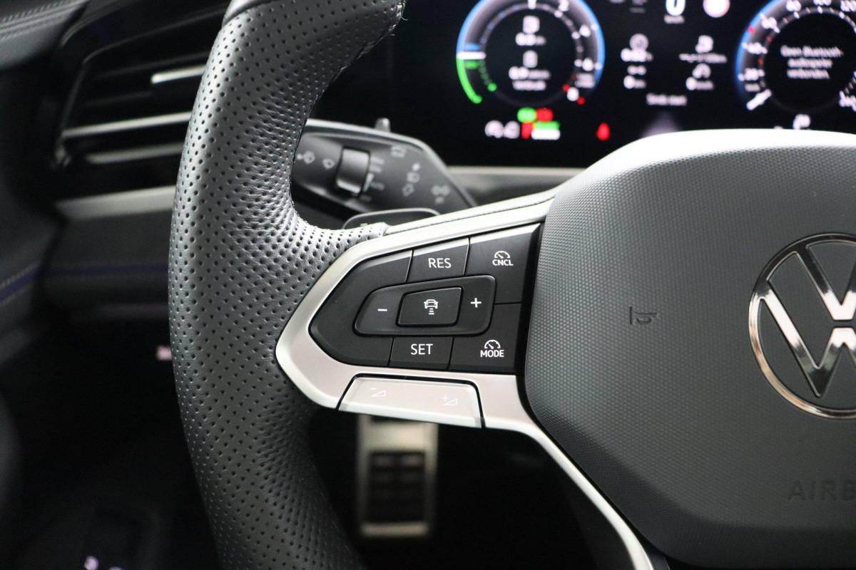 Volkswagen Passat Volkswagen Passat Variant 1.5 eHybrid R-Line Edition |NAP|Pano|ACC|IQLight|Massage|Stoel&Stuurverwarming