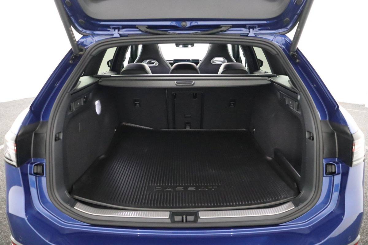 Volkswagen Passat Volkswagen Passat Variant 1.5 eHybrid R-Line Edition |NAP|Pano|ACC|IQLight|Massage|Stoel&Stuurverwarming