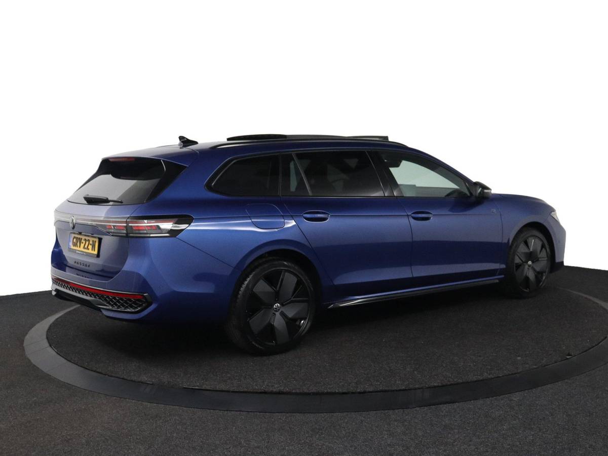 Volkswagen Passat Volkswagen Passat Variant 1.5 eHybrid R-Line Edition |NAP|Pano|ACC|IQLight|Massage|Stoel&Stuurverwarming