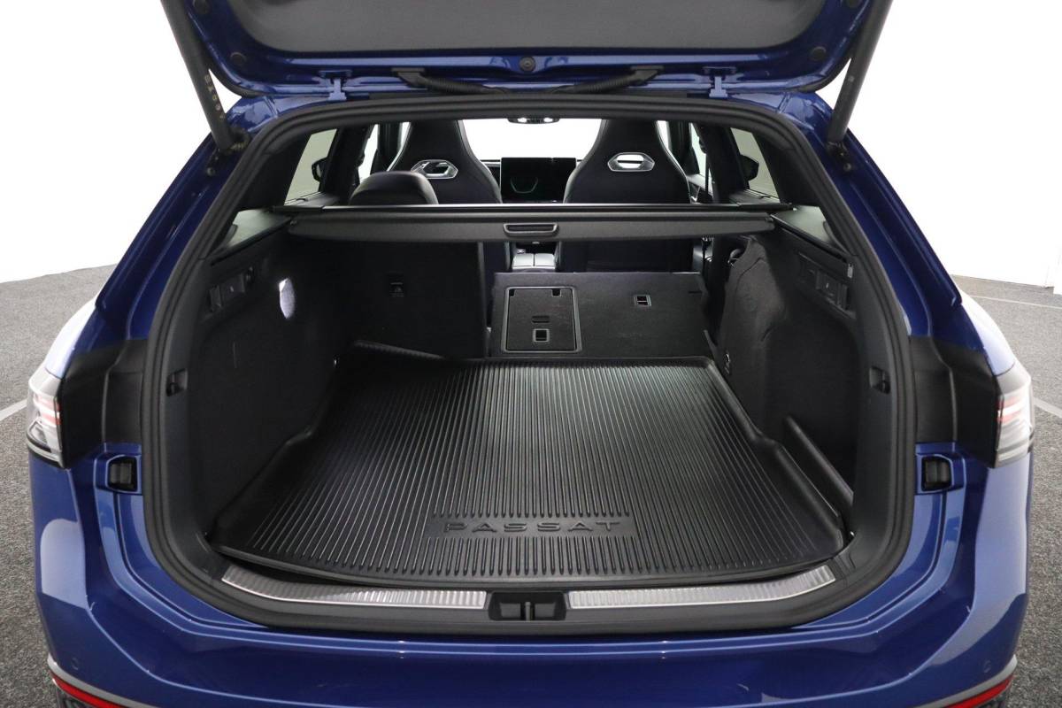 Volkswagen Passat Volkswagen Passat Variant 1.5 eHybrid R-Line Edition |NAP|Pano|ACC|IQLight|Massage|Stoel&Stuurverwarming
