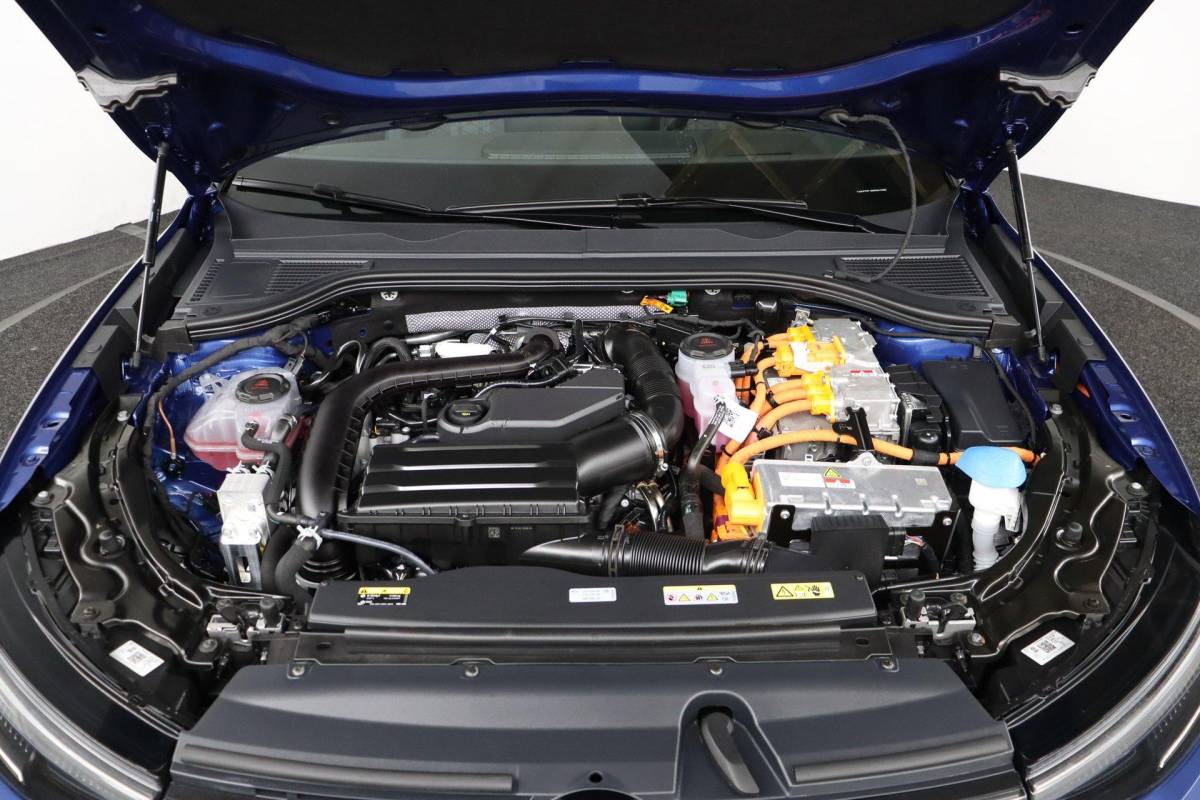 Volkswagen Passat Volkswagen Passat Variant 1.5 eHybrid R-Line Edition |NAP|Pano|ACC|IQLight|Massage|Stoel&Stuurverwarming