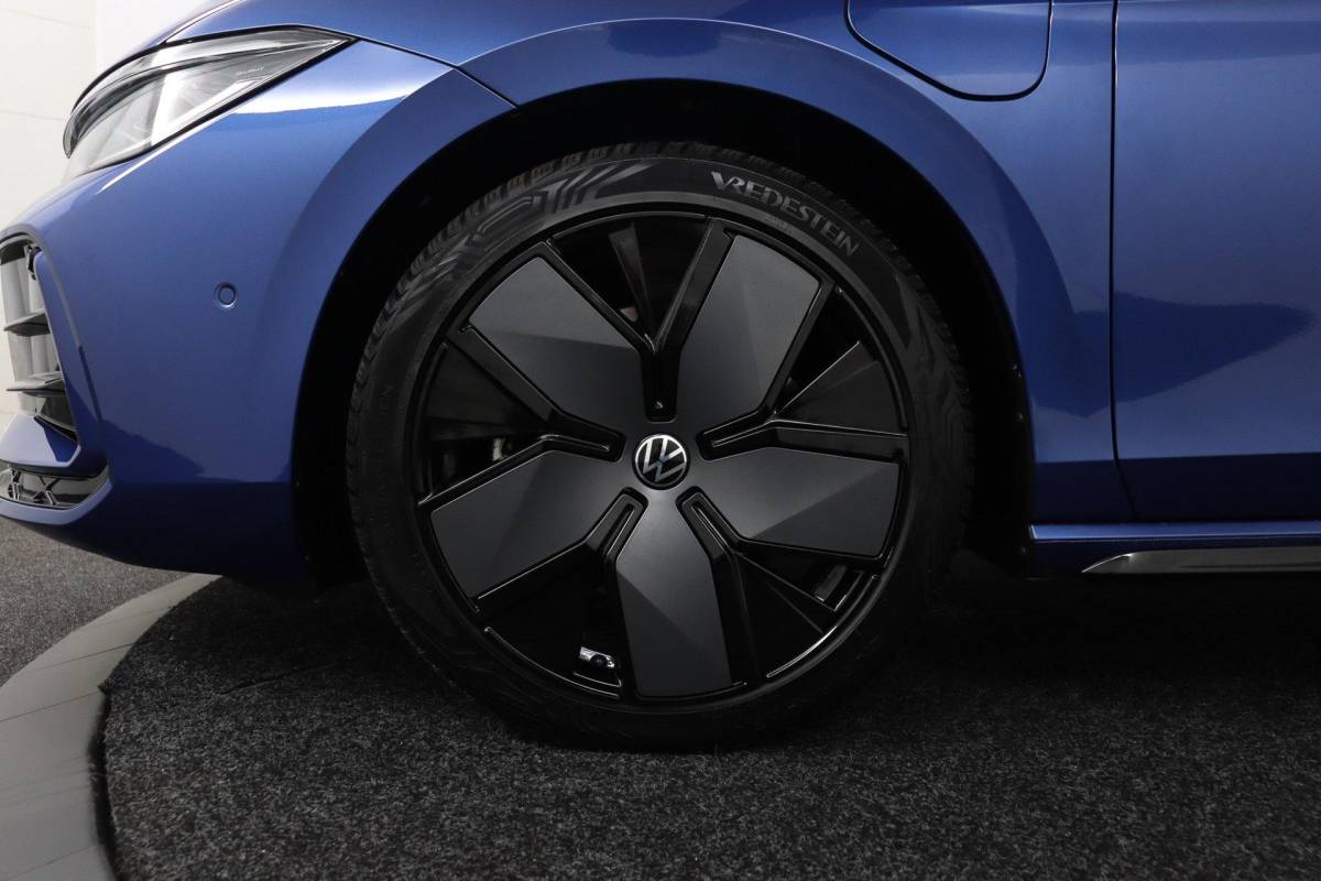 Volkswagen Passat Volkswagen Passat Variant 1.5 eHybrid R-Line Edition |NAP|Pano|ACC|IQLight|Massage|Stoel&Stuurverwarming