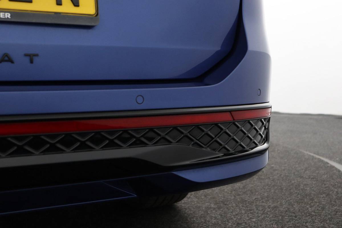 Volkswagen Passat Volkswagen Passat Variant 1.5 eHybrid R-Line Edition |NAP|Pano|ACC|IQLight|Massage|Stoel&Stuurverwarming