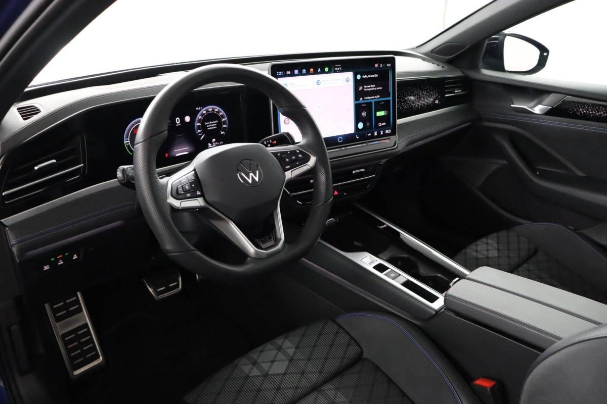 Volkswagen Passat Volkswagen Passat Variant 1.5 eHybrid R-Line Edition |NAP|Pano|ACC|IQLight|Massage|Stoel&Stuurverwarming