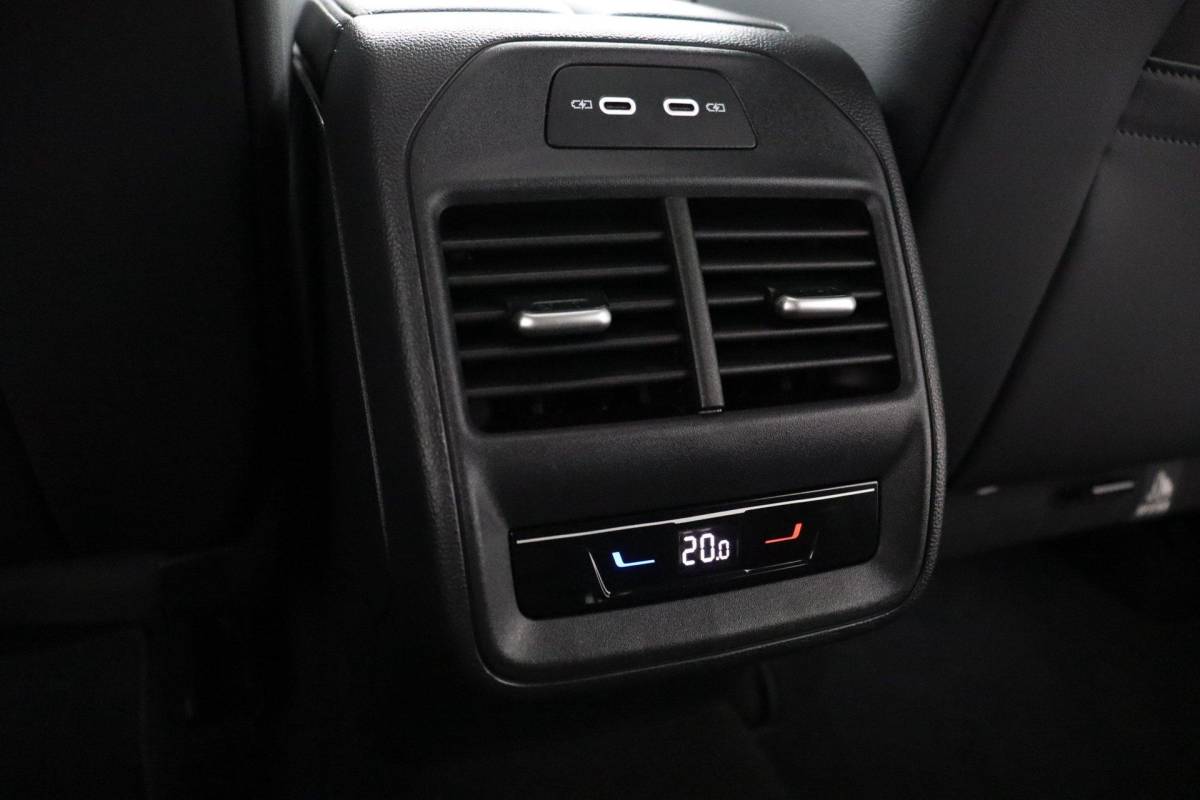 Volkswagen Passat Volkswagen Passat Variant 1.5 eHybrid R-Line Edition |NAP|Pano|ACC|IQLight|Massage|Stoel&Stuurverwarming