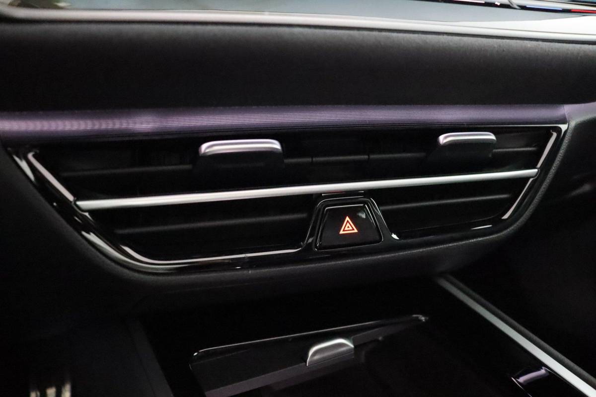 Volkswagen Passat Volkswagen Passat Variant 1.5 eHybrid R-Line Edition |NAP|Pano|ACC|IQLight|Massage|Stoel&Stuurverwarming