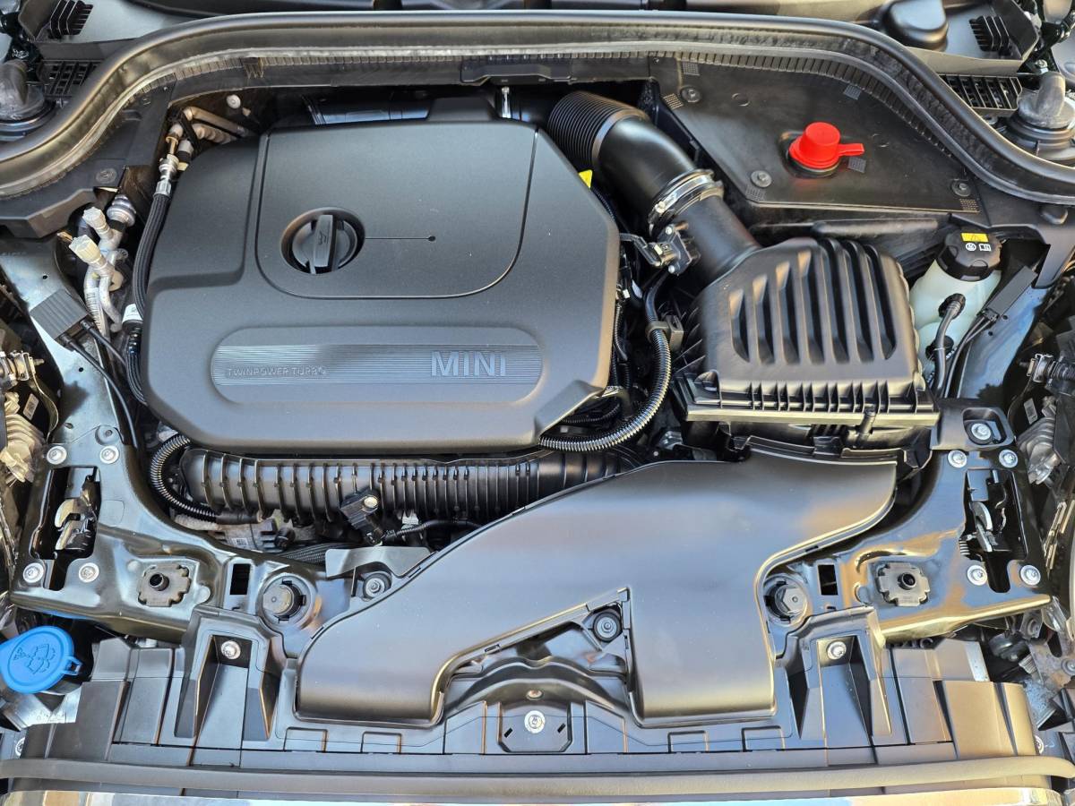 MINI Cooper MINI Cooper 2.0 John Cooper Works /Apple Carplay/Panodak/Schaalstoelen/H&K Audio/HUD/Stoelverw./Parkeersens.V+A/Keyless/Navi/18”LMV/(MET GARANTIE*)