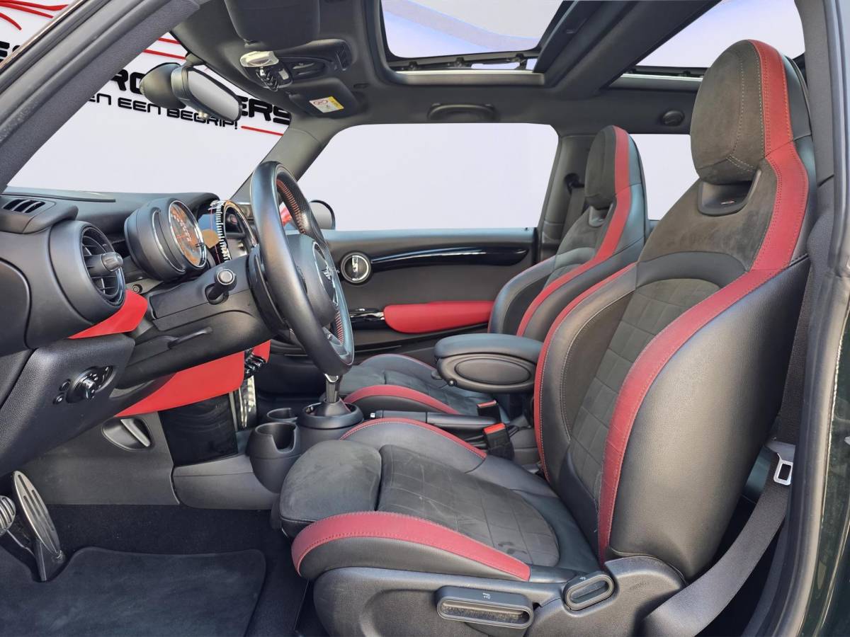 MINI Cooper MINI Cooper 2.0 John Cooper Works /Apple Carplay/Panodak/Schaalstoelen/H&K Audio/HUD/Stoelverw./Parkeersens.V+A/Keyless/Navi/18”LMV/(MET GARANTIE*)