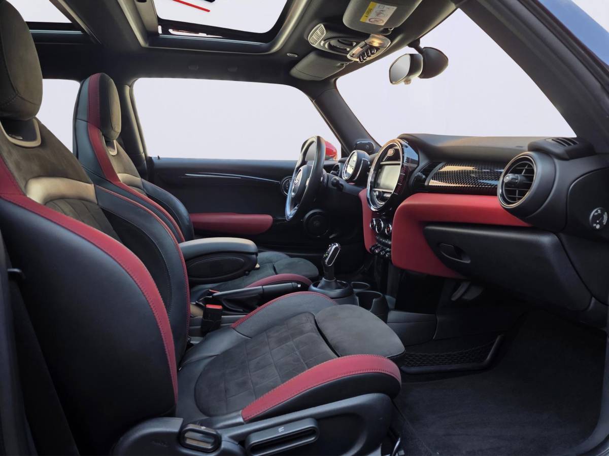 MINI Cooper MINI Cooper 2.0 John Cooper Works /Apple Carplay/Panodak/Schaalstoelen/H&K Audio/HUD/Stoelverw./Parkeersens.V+A/Keyless/Navi/18”LMV/(MET GARANTIE*)