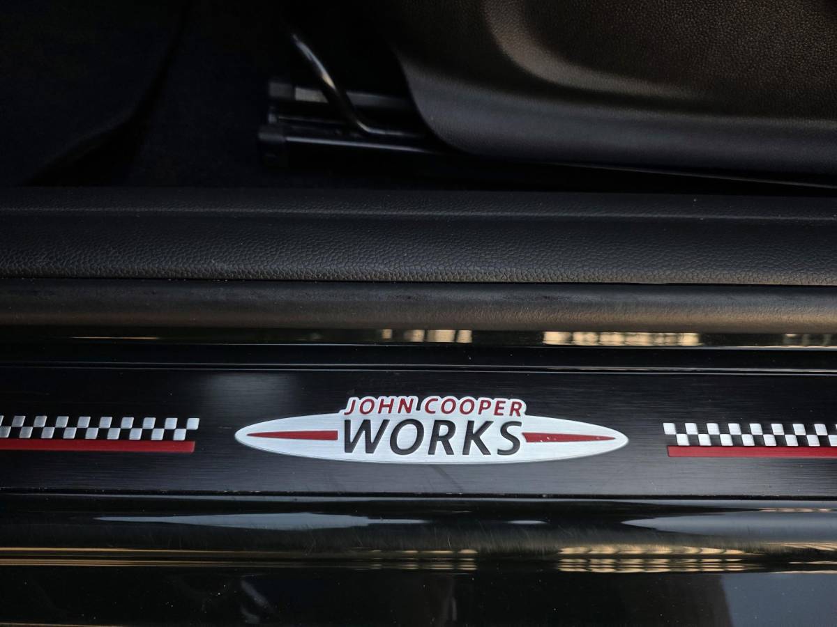 MINI Cooper MINI Cooper 2.0 John Cooper Works /Apple Carplay/Panodak/Schaalstoelen/H&K Audio/HUD/Stoelverw./Parkeersens.V+A/Keyless/Navi/18”LMV/(MET GARANTIE*)