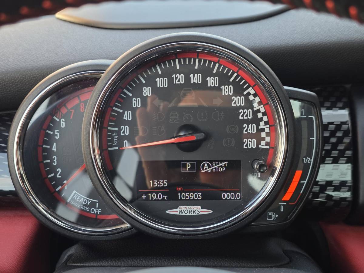 MINI Cooper MINI Cooper 2.0 John Cooper Works /Apple Carplay/Panodak/Schaalstoelen/H&K Audio/HUD/Stoelverw./Parkeersens.V+A/Keyless/Navi/18”LMV/(MET GARANTIE*)