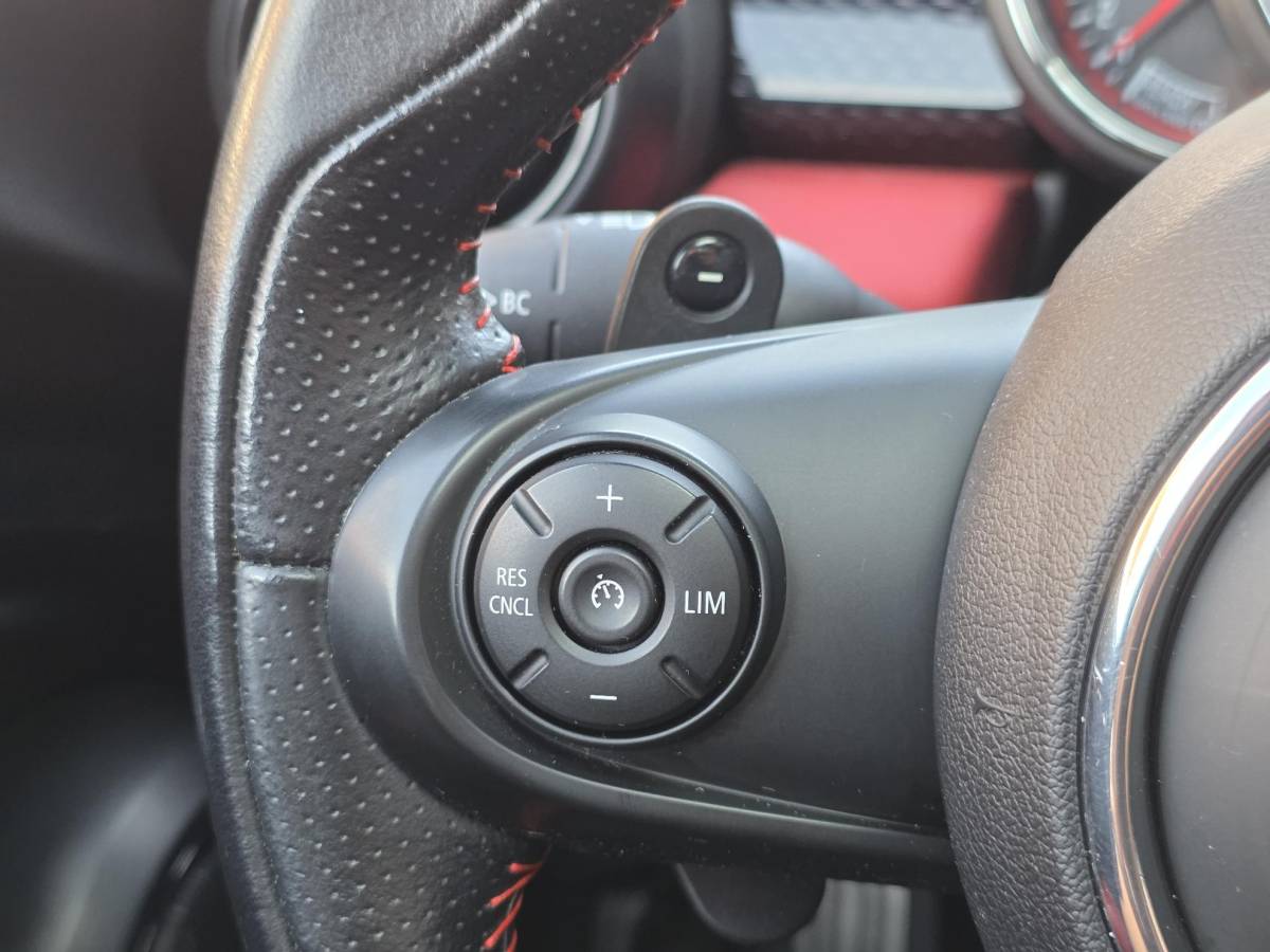 MINI Cooper MINI Cooper 2.0 John Cooper Works /Apple Carplay/Panodak/Schaalstoelen/H&K Audio/HUD/Stoelverw./Parkeersens.V+A/Keyless/Navi/18”LMV/(MET GARANTIE*)