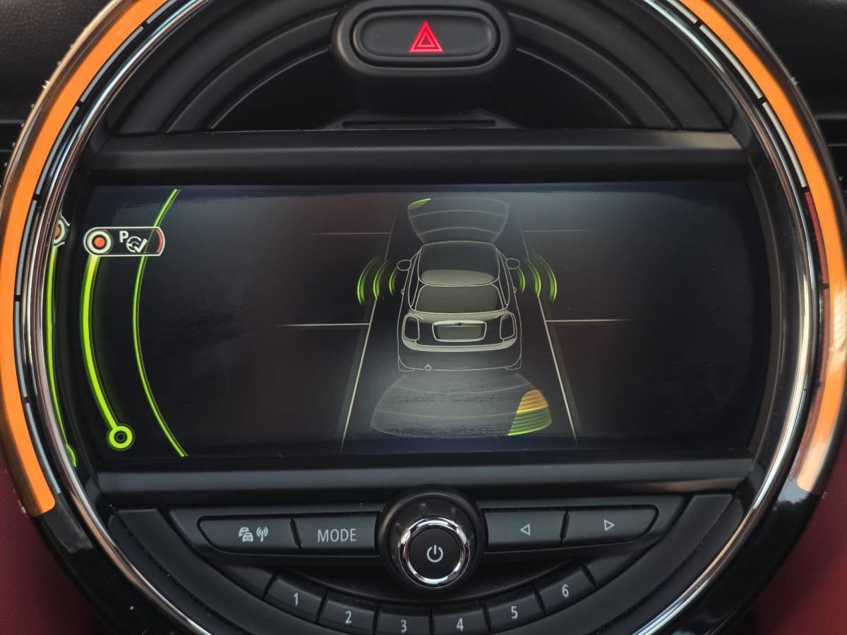 MINI Cooper MINI Cooper 2.0 John Cooper Works /Apple Carplay/Panodak/Schaalstoelen/H&K Audio/HUD/Stoelverw./Parkeersens.V+A/Keyless/Navi/18”LMV/(MET GARANTIE*)