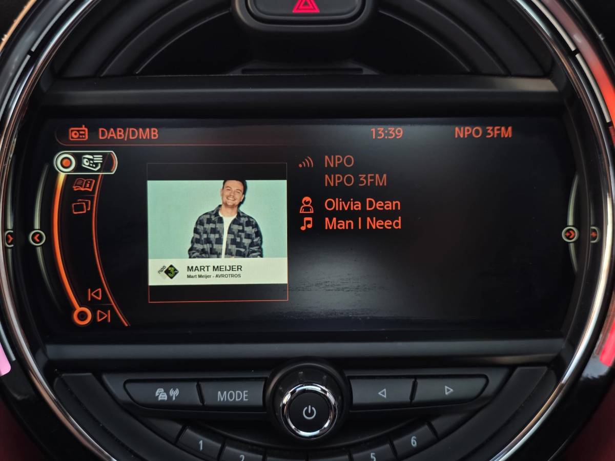 MINI Cooper MINI Cooper 2.0 John Cooper Works /Apple Carplay/Panodak/Schaalstoelen/H&K Audio/HUD/Stoelverw./Parkeersens.V+A/Keyless/Navi/18”LMV/(MET GARANTIE*)