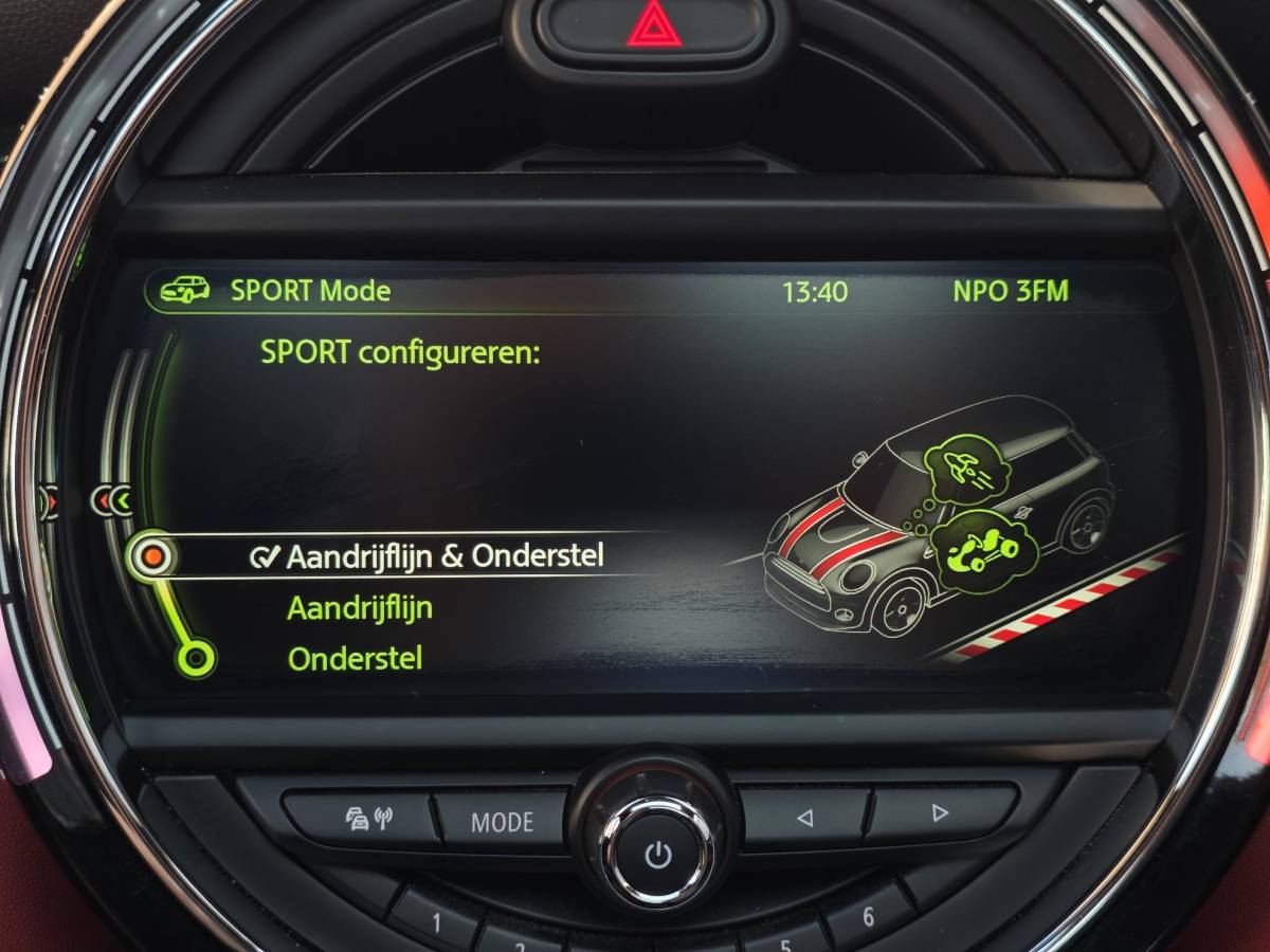 MINI Cooper MINI Cooper 2.0 John Cooper Works /Apple Carplay/Panodak/Schaalstoelen/H&K Audio/HUD/Stoelverw./Parkeersens.V+A/Keyless/Navi/18”LMV/(MET GARANTIE*)