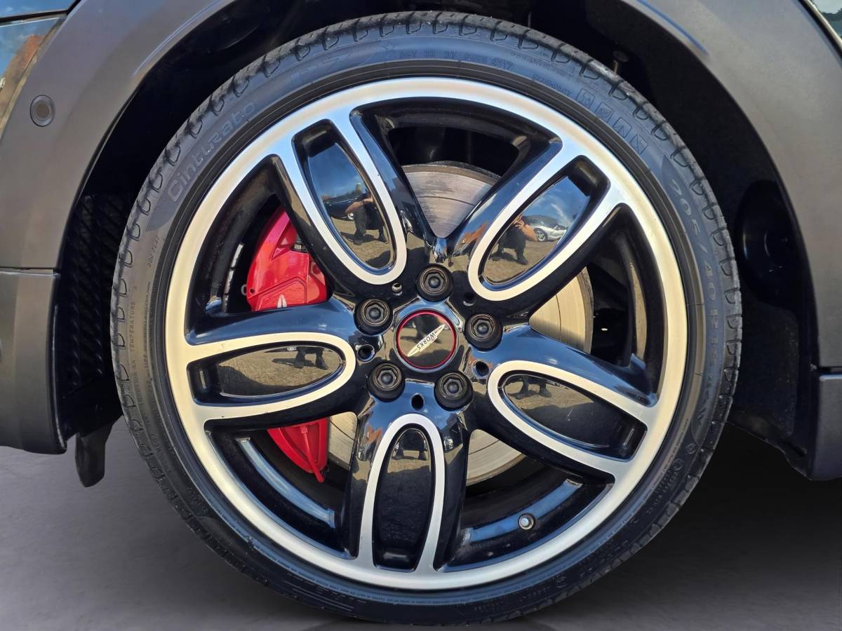 MINI Cooper MINI Cooper 2.0 John Cooper Works /Apple Carplay/Panodak/Schaalstoelen/H&K Audio/HUD/Stoelverw./Parkeersens.V+A/Keyless/Navi/18”LMV/(MET GARANTIE*)