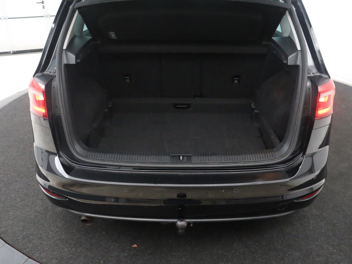 Volkswagen Golf Sportsvan Volkswagen Golf Sportsvan 1.2 TSI Highline | Adaptive cruise | Stoelverwarming | Climate control | Park assist | Navigatie | Bluetooth | Trekhaak