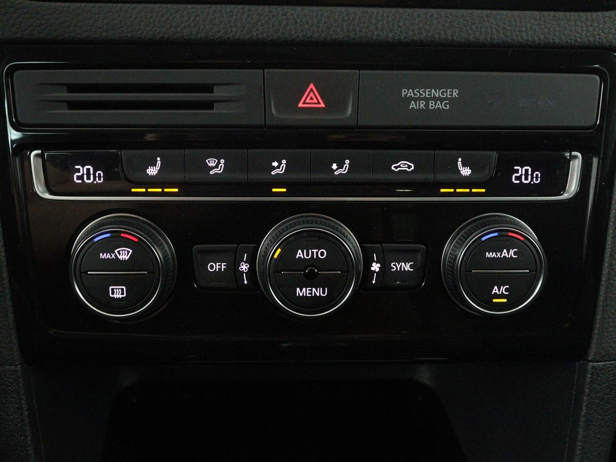 Volkswagen Golf Sportsvan Volkswagen Golf Sportsvan 1.2 TSI Highline | Adaptive cruise | Stoelverwarming | Climate control | Park assist | Navigatie | Bluetooth | Trekhaak