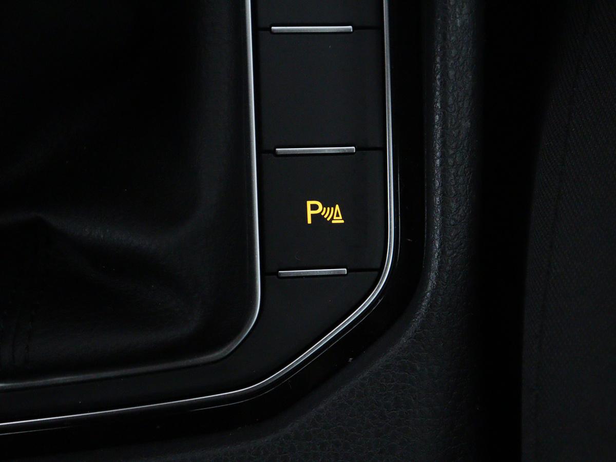 Volkswagen Golf Sportsvan Volkswagen Golf Sportsvan 1.2 TSI Highline | Adaptive cruise | Stoelverwarming | Climate control | Park assist | Navigatie | Bluetooth | Trekhaak