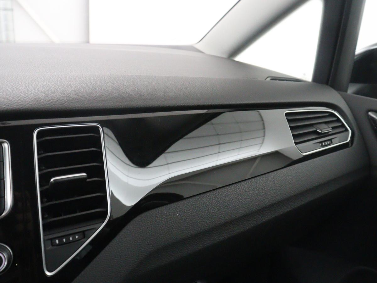 Volkswagen Golf Sportsvan Volkswagen Golf Sportsvan 1.2 TSI Highline | Adaptive cruise | Stoelverwarming | Climate control | Park assist | Navigatie | Bluetooth | Trekhaak