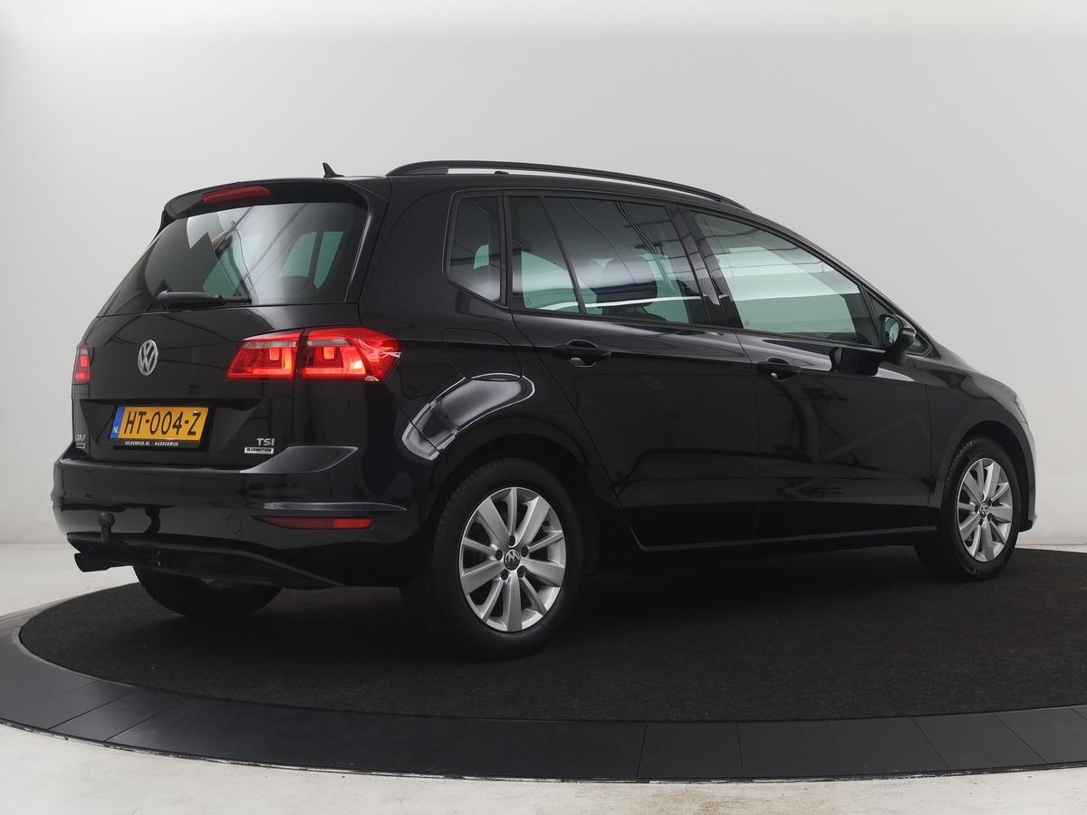 Volkswagen Golf Sportsvan Volkswagen Golf Sportsvan 1.2 TSI Highline | Adaptive cruise | Stoelverwarming | Climate control | Park assist | Navigatie | Bluetooth | Trekhaak