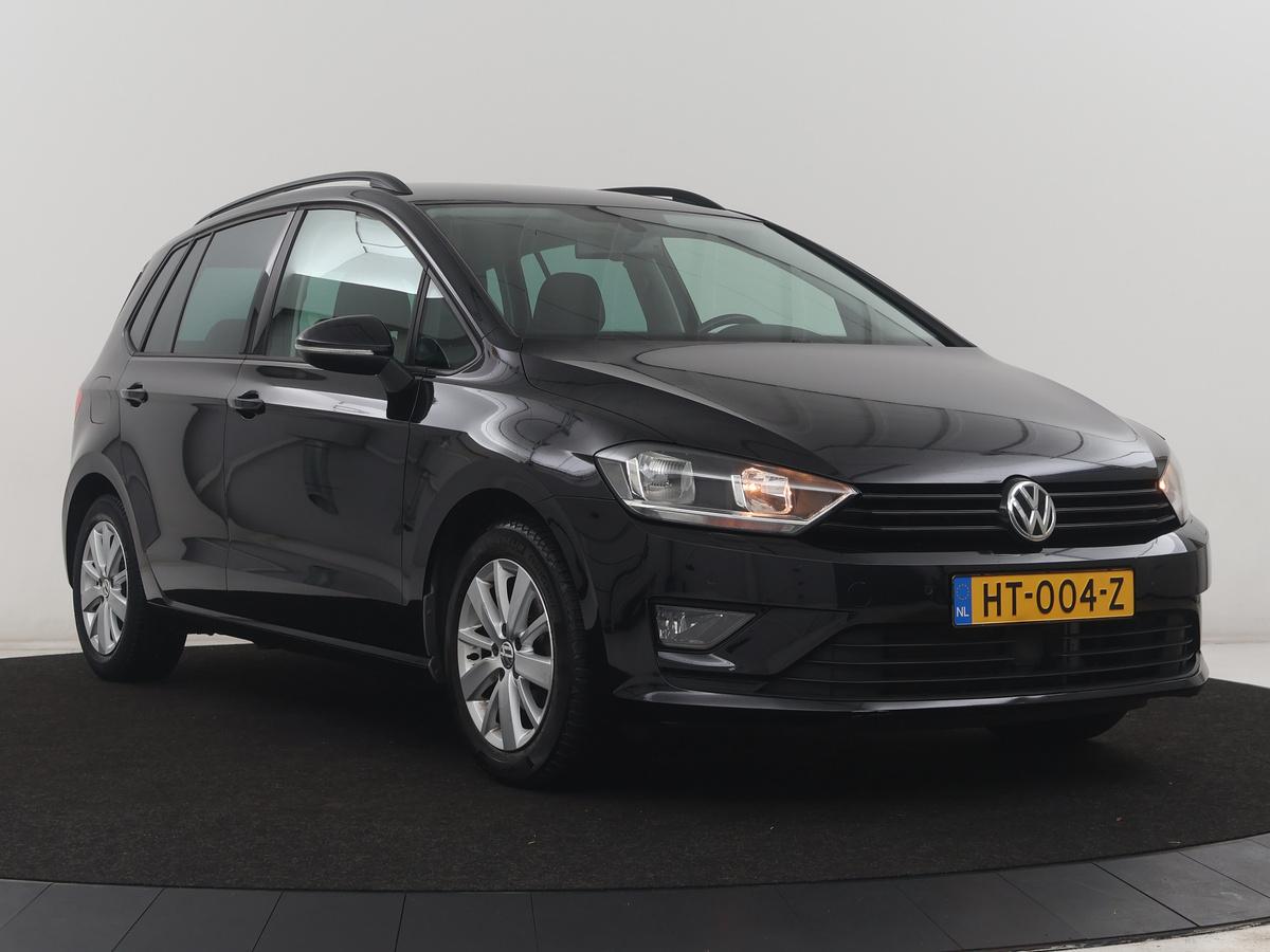 Volkswagen Golf Sportsvan Volkswagen Golf Sportsvan 1.2 TSI Highline | Adaptive cruise | Stoelverwarming | Climate control | Park assist | Navigatie | Bluetooth | Trekhaak