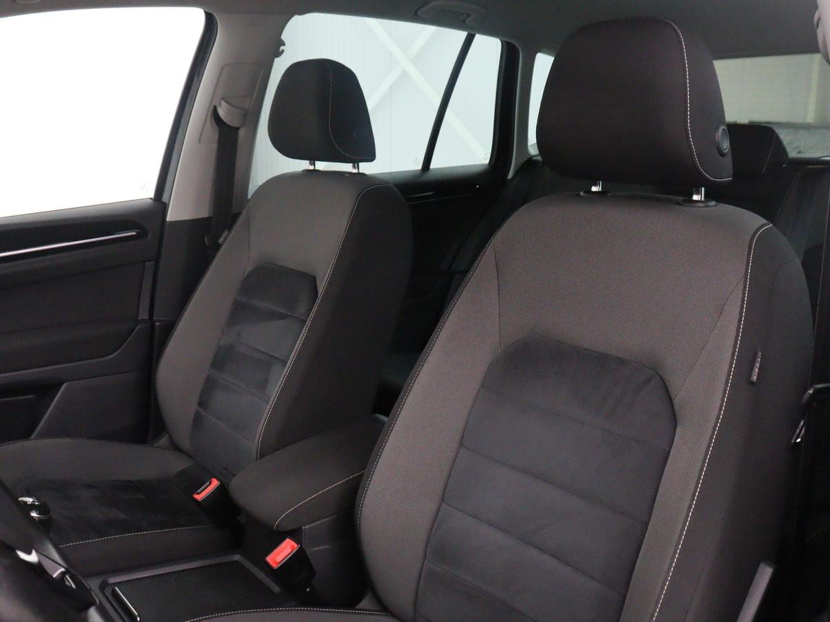 Volkswagen Golf Sportsvan Volkswagen Golf Sportsvan 1.2 TSI Highline | Adaptive cruise | Stoelverwarming | Climate control | Park assist | Navigatie | Bluetooth | Trekhaak