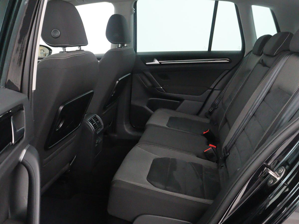 Volkswagen Golf Sportsvan Volkswagen Golf Sportsvan 1.2 TSI Highline | Adaptive cruise | Stoelverwarming | Climate control | Park assist | Navigatie | Bluetooth | Trekhaak