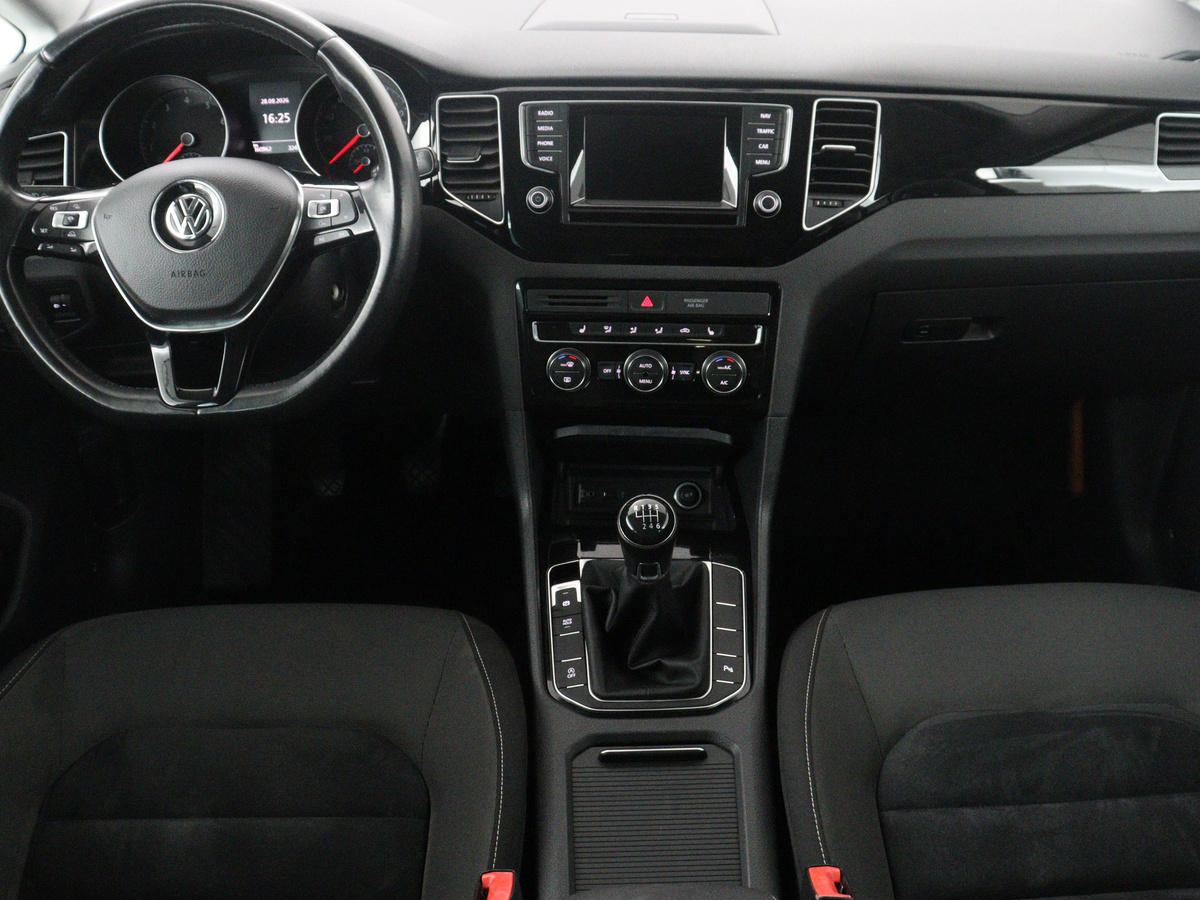 Volkswagen Golf Sportsvan Volkswagen Golf Sportsvan 1.2 TSI Highline | Adaptive cruise | Stoelverwarming | Climate control | Park assist | Navigatie | Bluetooth | Trekhaak