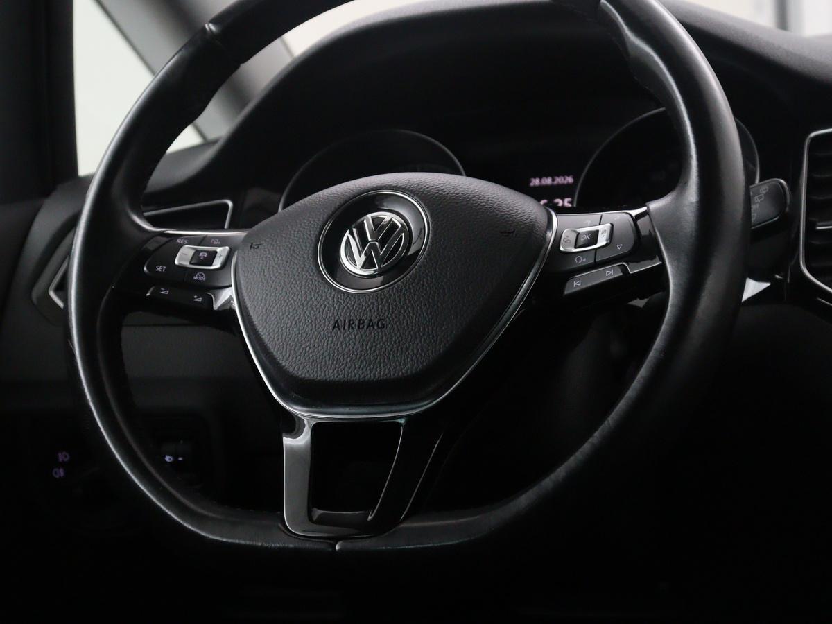 Volkswagen Golf Sportsvan Volkswagen Golf Sportsvan 1.2 TSI Highline | Adaptive cruise | Stoelverwarming | Climate control | Park assist | Navigatie | Bluetooth | Trekhaak