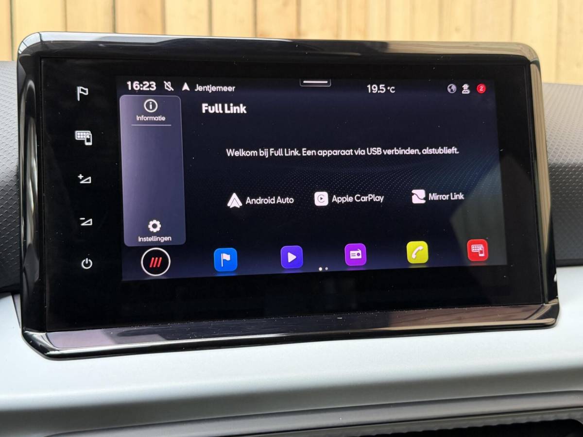 SEAT Ibiza Seat Ibiza 1.0 EcoTSI Style Business Intense Apple CarPlay/Android Auto | Climate & cruise control | LED verlichting | Lichtmetalen velgen | Navigatiesysteem | Rijstrooksensor | Voorstoelen verwarmd | Parkeersensoren voor en achter