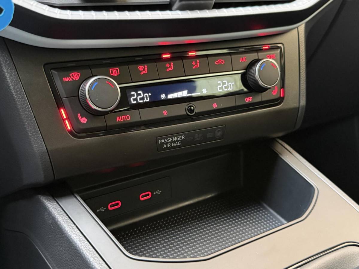 SEAT Ibiza Seat Ibiza 1.0 EcoTSI Style Business Intense Apple CarPlay/Android Auto | Climate & cruise control | LED verlichting | Lichtmetalen velgen | Navigatiesysteem | Rijstrooksensor | Voorstoelen verwarmd | Parkeersensoren voor en achter