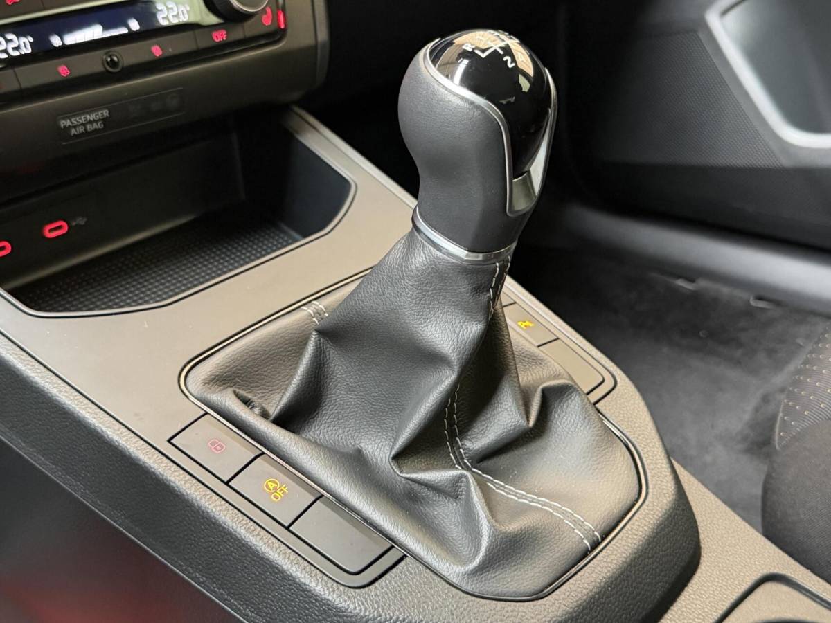 SEAT Ibiza Seat Ibiza 1.0 EcoTSI Style Business Intense Apple CarPlay/Android Auto | Climate & cruise control | LED verlichting | Lichtmetalen velgen | Navigatiesysteem | Rijstrooksensor | Voorstoelen verwarmd | Parkeersensoren voor en achter