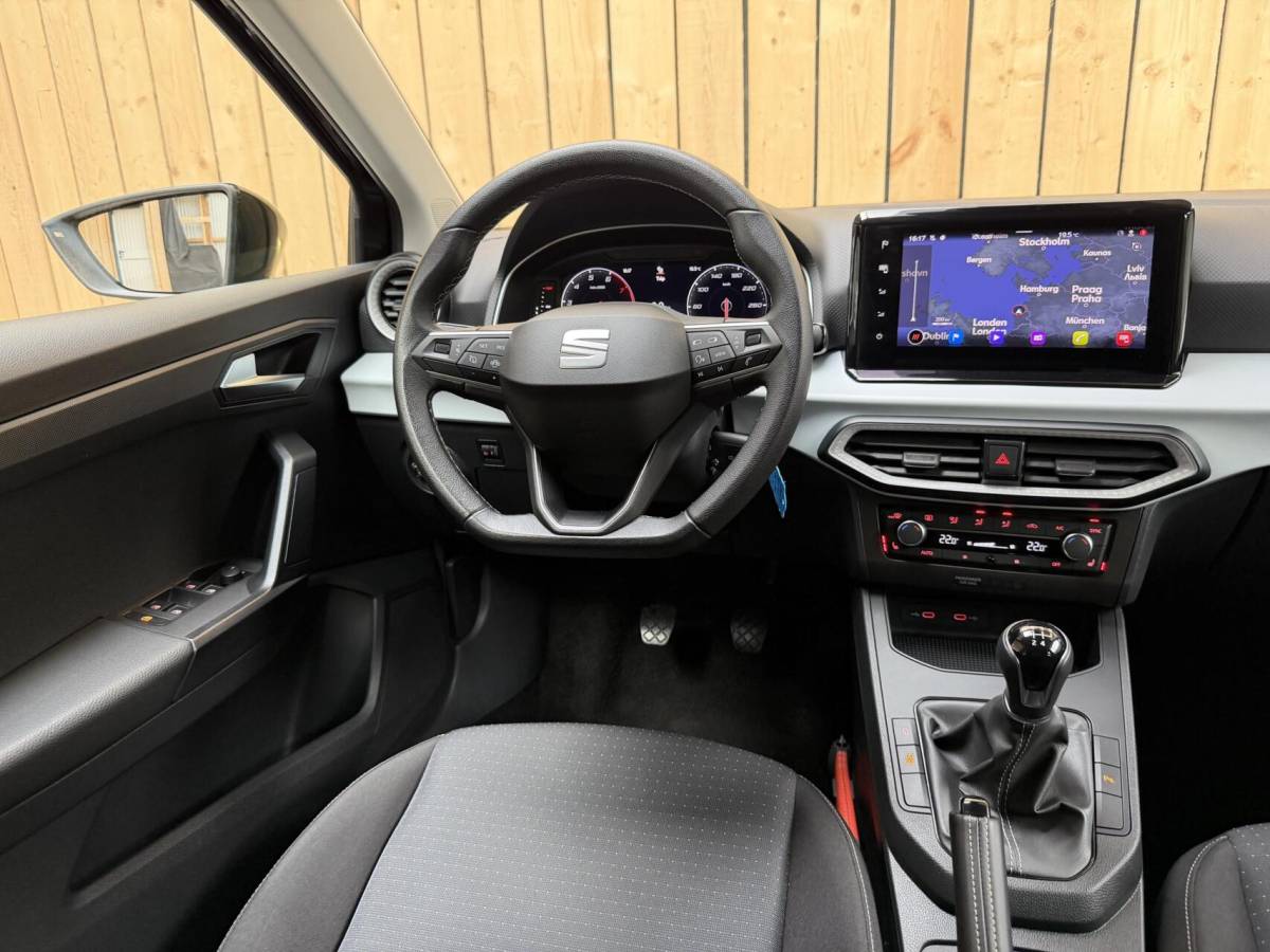 SEAT Ibiza Seat Ibiza 1.0 EcoTSI Style Business Intense Apple CarPlay/Android Auto | Climate & cruise control | LED verlichting | Lichtmetalen velgen | Navigatiesysteem | Rijstrooksensor | Voorstoelen verwarmd | Parkeersensoren voor en achter