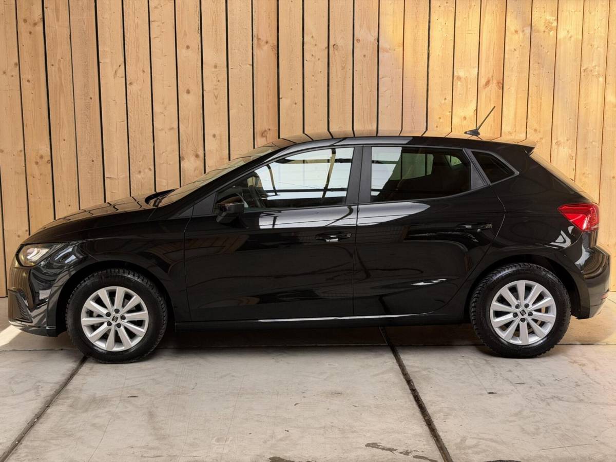 SEAT Ibiza Seat Ibiza 1.0 EcoTSI Style Business Intense Apple CarPlay/Android Auto | Climate & cruise control | LED verlichting | Lichtmetalen velgen | Navigatiesysteem | Rijstrooksensor | Voorstoelen verwarmd | Parkeersensoren voor en achter