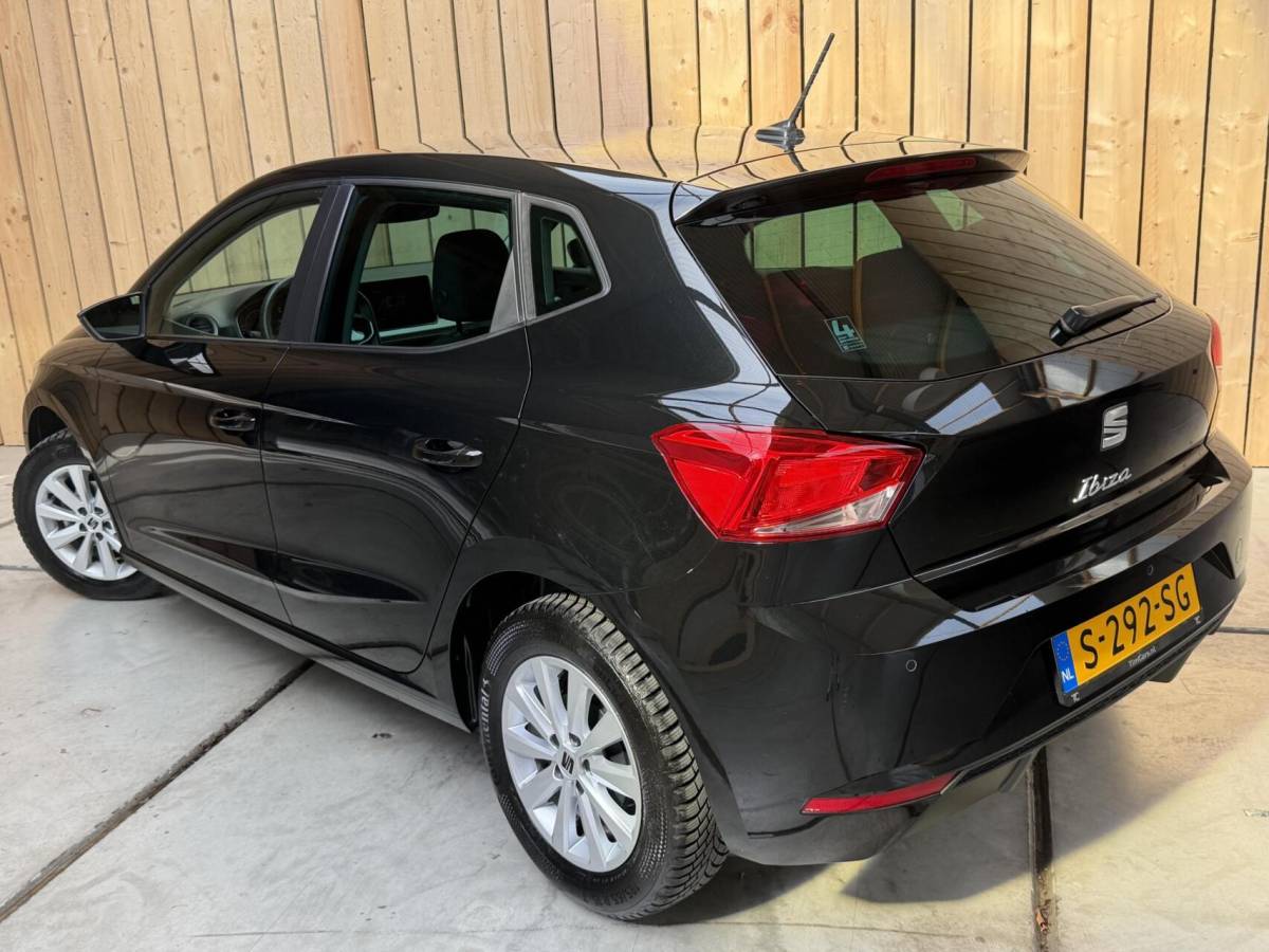 SEAT Ibiza Seat Ibiza 1.0 EcoTSI Style Business Intense Apple CarPlay/Android Auto | Climate & cruise control | LED verlichting | Lichtmetalen velgen | Navigatiesysteem | Rijstrooksensor | Voorstoelen verwarmd | Parkeersensoren voor en achter