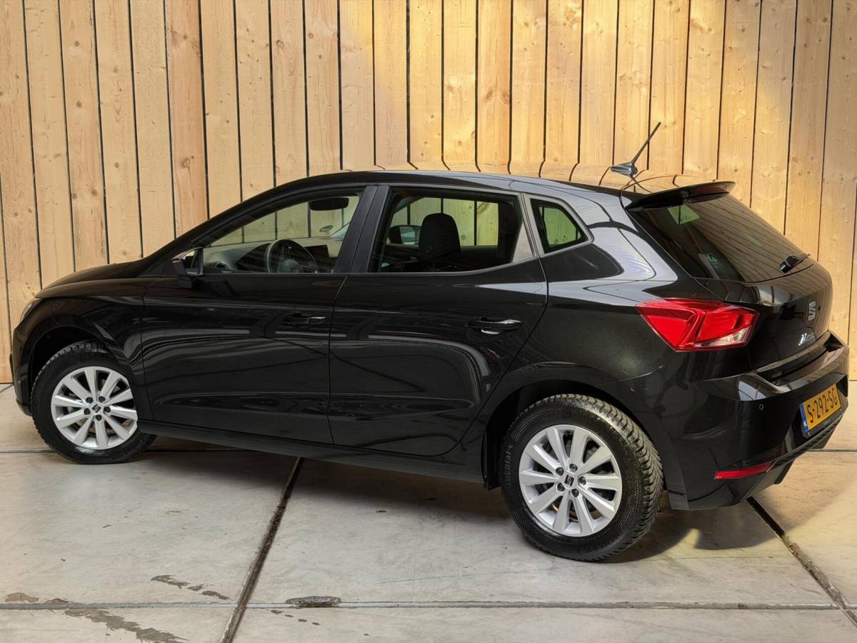 SEAT Ibiza Seat Ibiza 1.0 EcoTSI Style Business Intense Apple CarPlay/Android Auto | Climate & cruise control | LED verlichting | Lichtmetalen velgen | Navigatiesysteem | Rijstrooksensor | Voorstoelen verwarmd | Parkeersensoren voor en achter