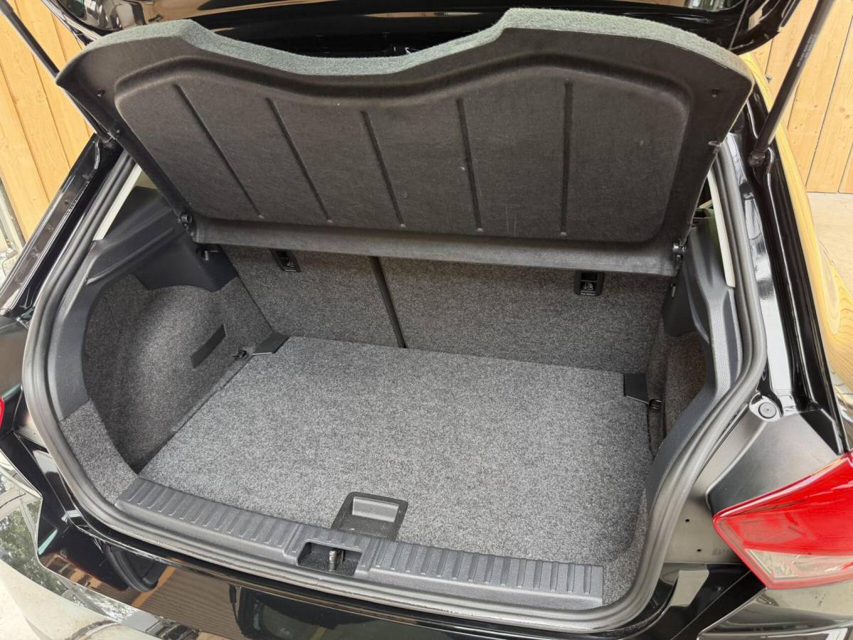 SEAT Ibiza Seat Ibiza 1.0 EcoTSI Style Business Intense Apple CarPlay/Android Auto | Climate & cruise control | LED verlichting | Lichtmetalen velgen | Navigatiesysteem | Rijstrooksensor | Voorstoelen verwarmd | Parkeersensoren voor en achter