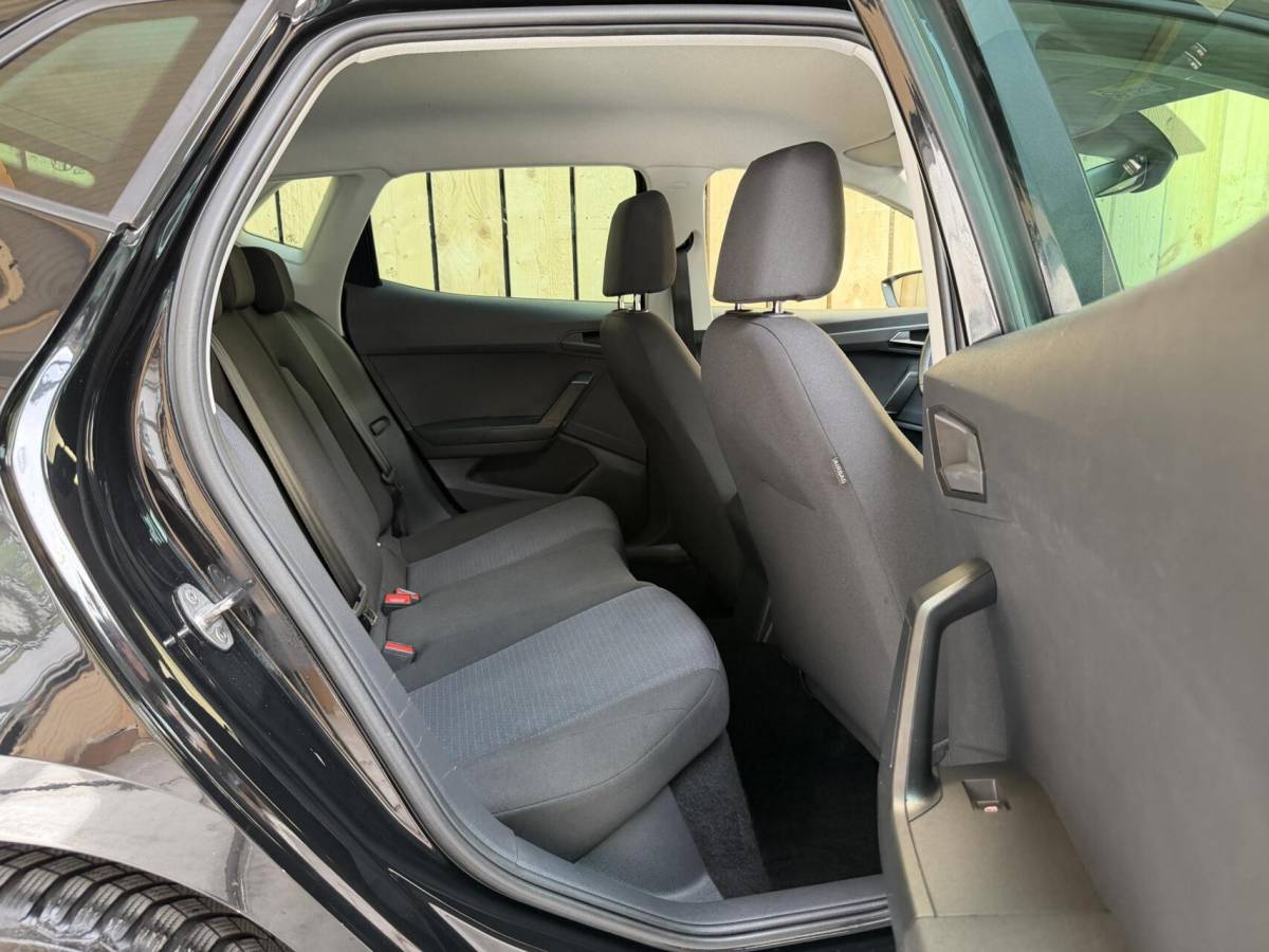 SEAT Ibiza Seat Ibiza 1.0 EcoTSI Style Business Intense Apple CarPlay/Android Auto | Climate & cruise control | LED verlichting | Lichtmetalen velgen | Navigatiesysteem | Rijstrooksensor | Voorstoelen verwarmd | Parkeersensoren voor en achter