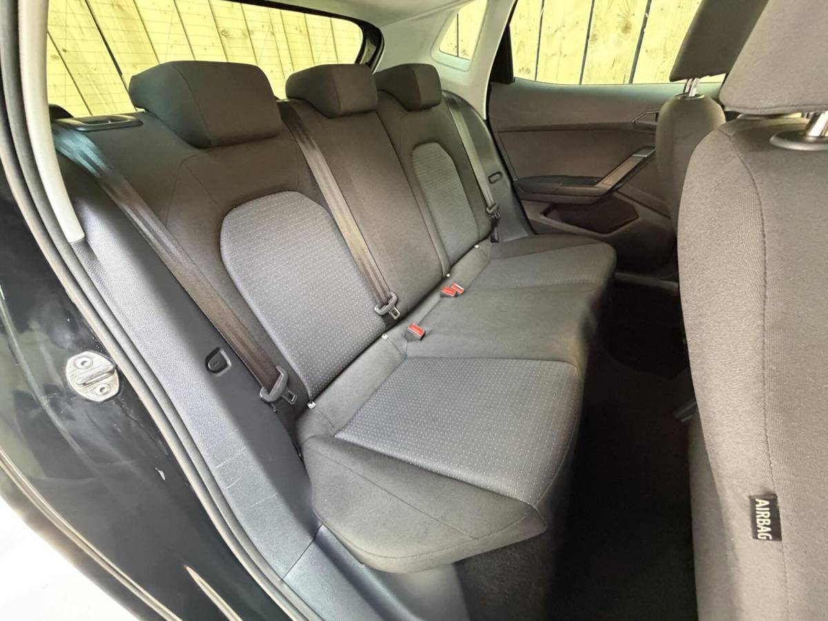 SEAT Ibiza Seat Ibiza 1.0 EcoTSI Style Business Intense Apple CarPlay/Android Auto | Climate & cruise control | LED verlichting | Lichtmetalen velgen | Navigatiesysteem | Rijstrooksensor | Voorstoelen verwarmd | Parkeersensoren voor en achter