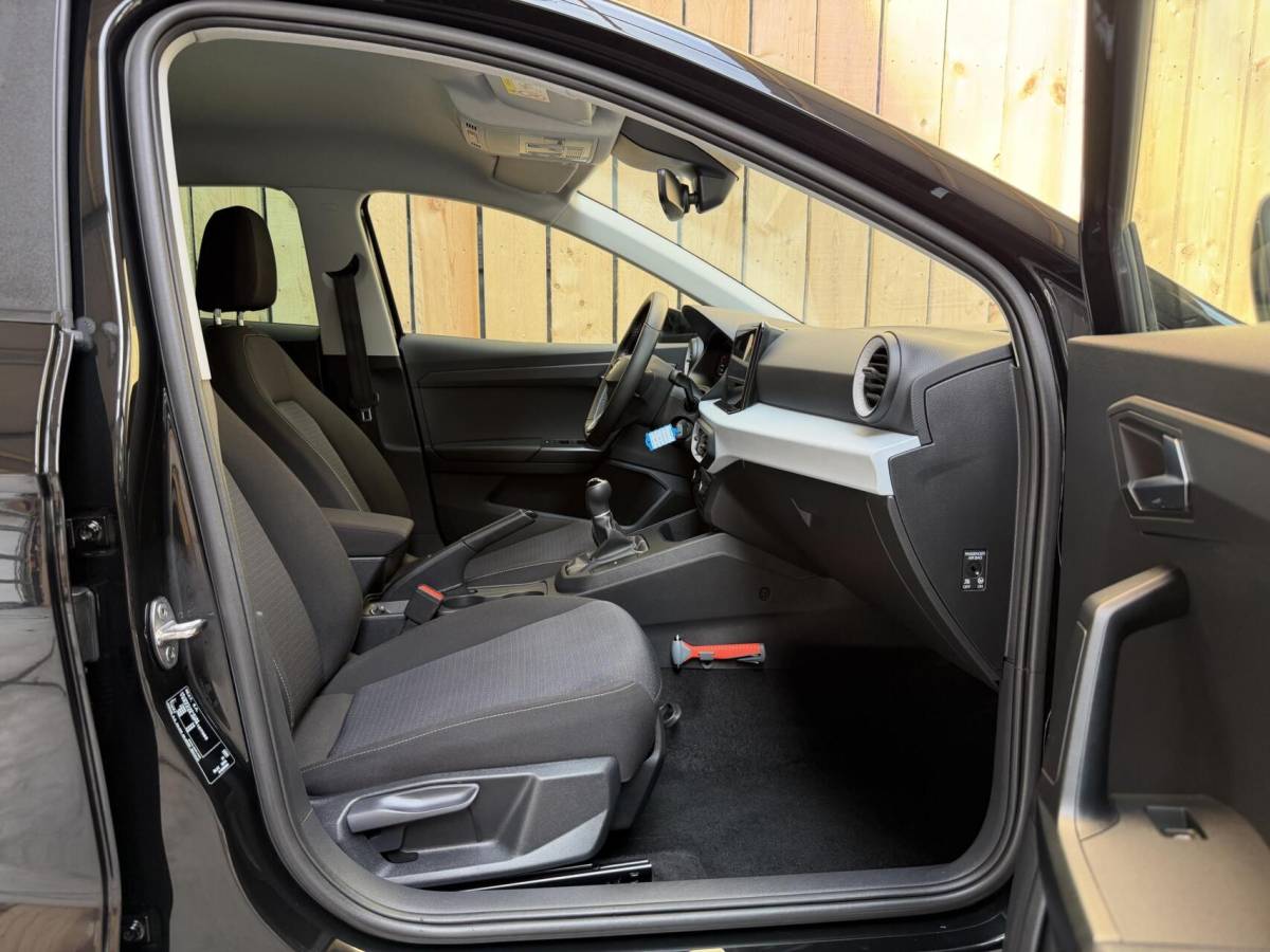 SEAT Ibiza Seat Ibiza 1.0 EcoTSI Style Business Intense Apple CarPlay/Android Auto | Climate & cruise control | LED verlichting | Lichtmetalen velgen | Navigatiesysteem | Rijstrooksensor | Voorstoelen verwarmd | Parkeersensoren voor en achter