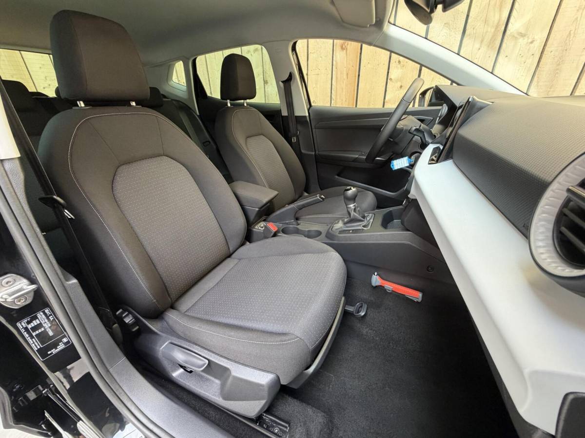 SEAT Ibiza Seat Ibiza 1.0 EcoTSI Style Business Intense Apple CarPlay/Android Auto | Climate & cruise control | LED verlichting | Lichtmetalen velgen | Navigatiesysteem | Rijstrooksensor | Voorstoelen verwarmd | Parkeersensoren voor en achter