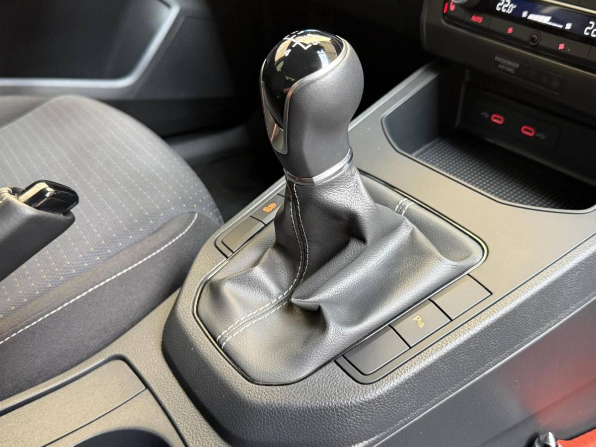 SEAT Ibiza Seat Ibiza 1.0 EcoTSI Style Business Intense Apple CarPlay/Android Auto | Climate & cruise control | LED verlichting | Lichtmetalen velgen | Navigatiesysteem | Rijstrooksensor | Voorstoelen verwarmd | Parkeersensoren voor en achter