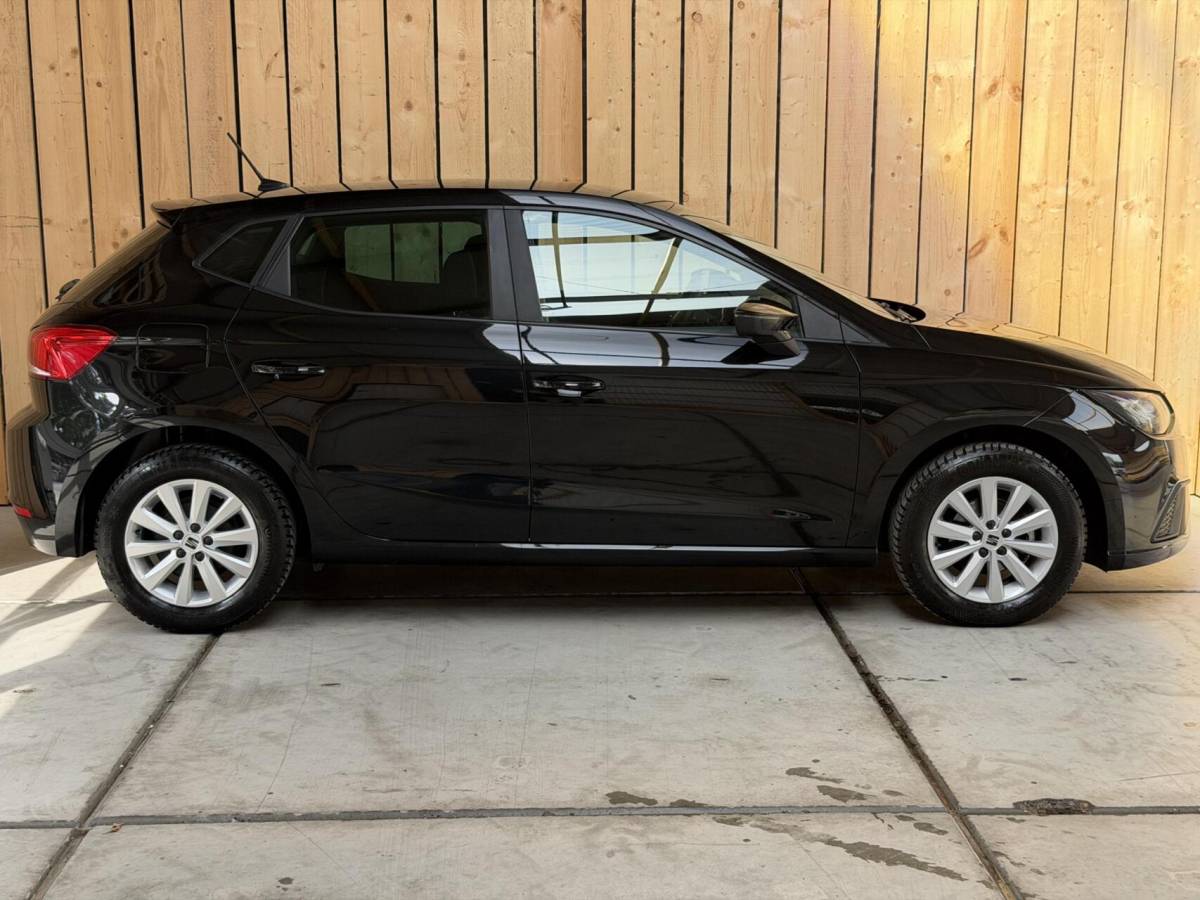 SEAT Ibiza Seat Ibiza 1.0 EcoTSI Style Business Intense Apple CarPlay/Android Auto | Climate & cruise control | LED verlichting | Lichtmetalen velgen | Navigatiesysteem | Rijstrooksensor | Voorstoelen verwarmd | Parkeersensoren voor en achter