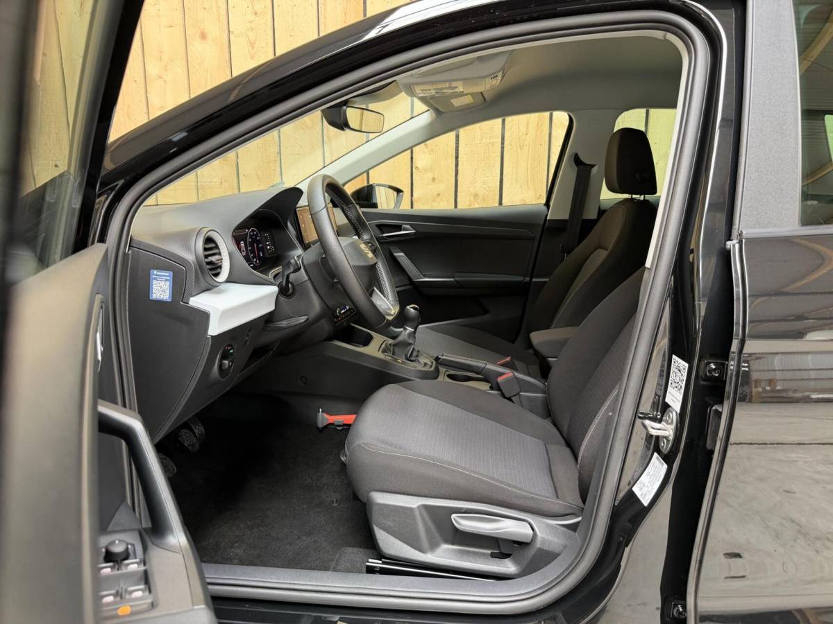 SEAT Ibiza Seat Ibiza 1.0 EcoTSI Style Business Intense Apple CarPlay/Android Auto | Climate & cruise control | LED verlichting | Lichtmetalen velgen | Navigatiesysteem | Rijstrooksensor | Voorstoelen verwarmd | Parkeersensoren voor en achter