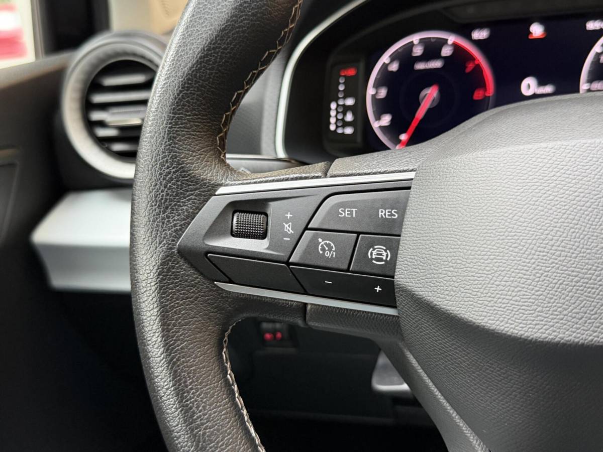 SEAT Ibiza Seat Ibiza 1.0 EcoTSI Style Business Intense Apple CarPlay/Android Auto | Climate & cruise control | LED verlichting | Lichtmetalen velgen | Navigatiesysteem | Rijstrooksensor | Voorstoelen verwarmd | Parkeersensoren voor en achter