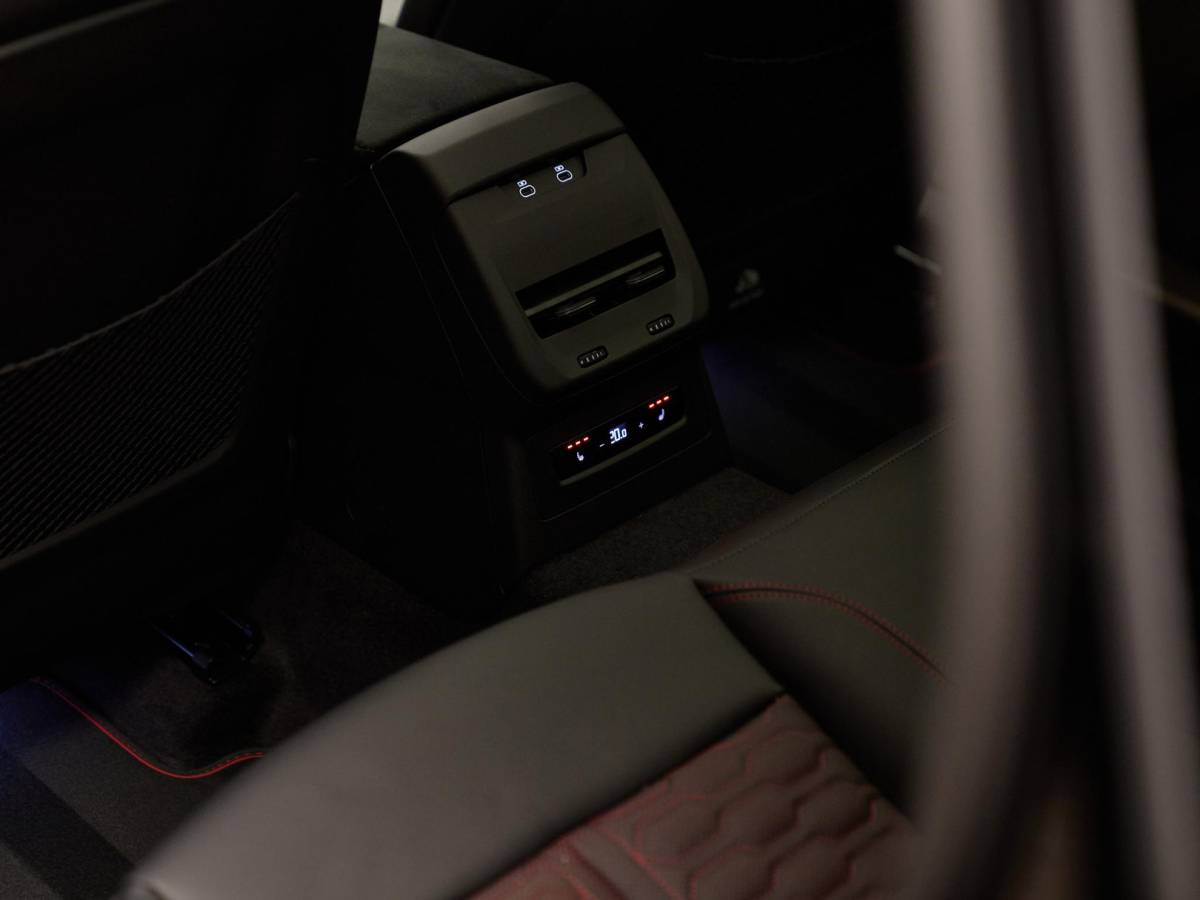 Audi RS5 Audi RS5 Avant e-Hybrid Quattro , sportpakket, pano, B&O, HUD, 285km/h, OLED, ACC, privacy