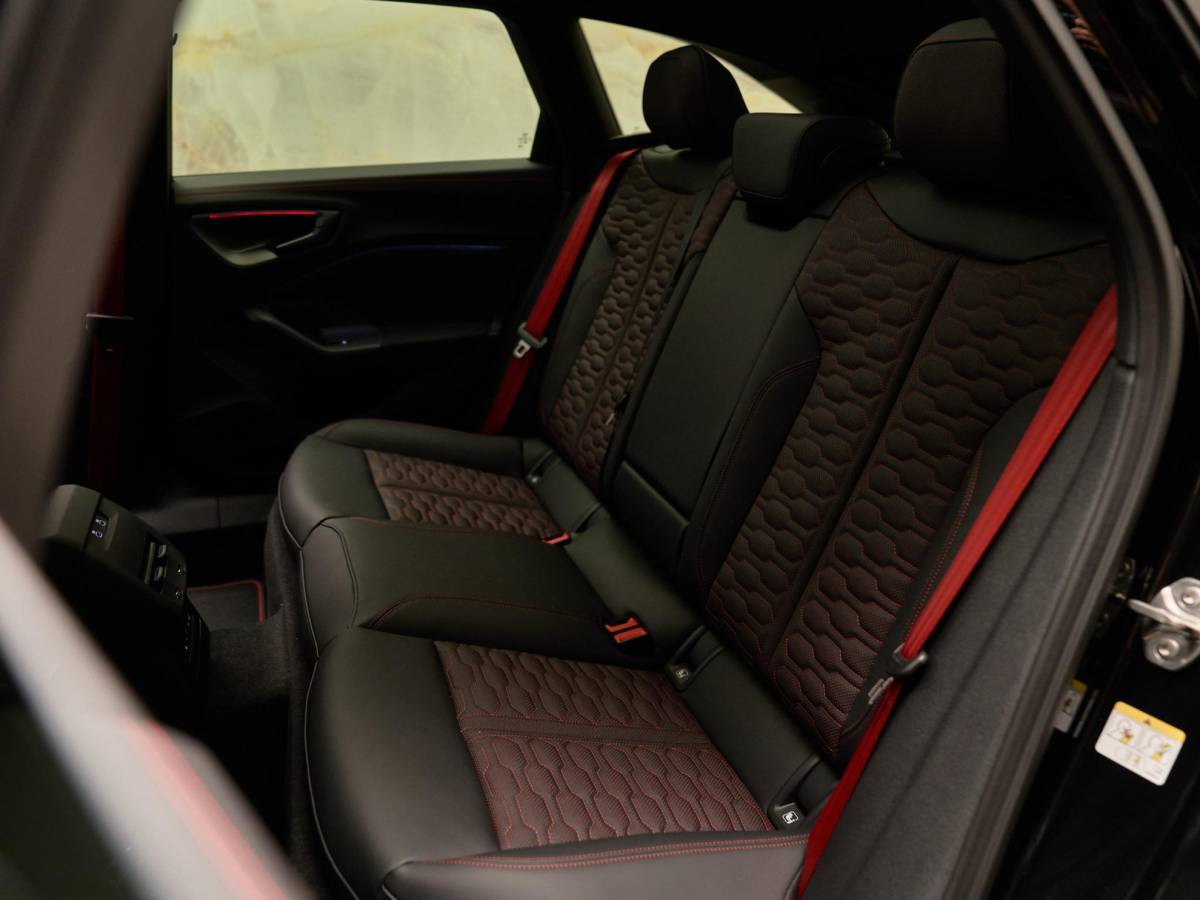 Audi RS5 Audi RS5 Avant e-Hybrid Quattro , sportpakket, pano, B&O, HUD, 285km/h, OLED, ACC, privacy